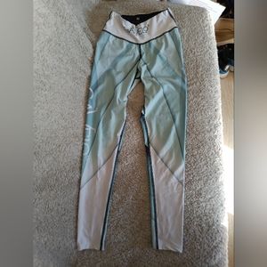 Gavelo Los Angeles leggings size Medium blue and white spandex athletic tights